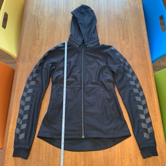 Lulu Lemon light jacket. Black. Size 4. Measurements in photos - Picture 6 of 9